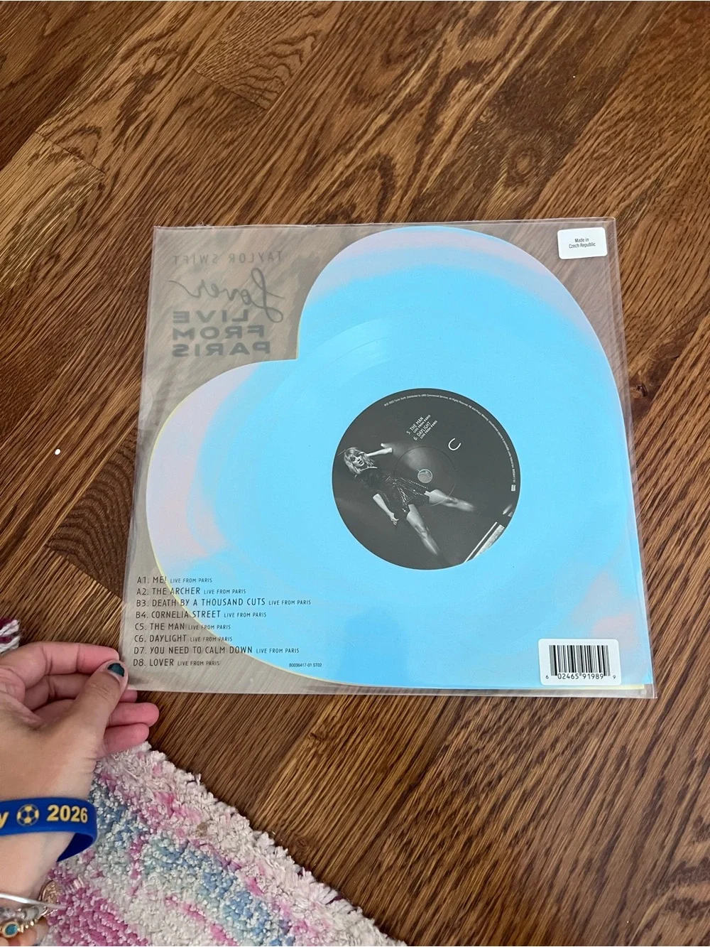 Taylor Swift Lover Live in Paris Vinyl - Heart Shaped - Picture 3 of 3